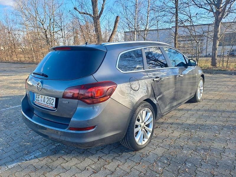 Gebraucht Opel Astra Design Edition 110 PS (80 kW) 2011 Braun Kombi