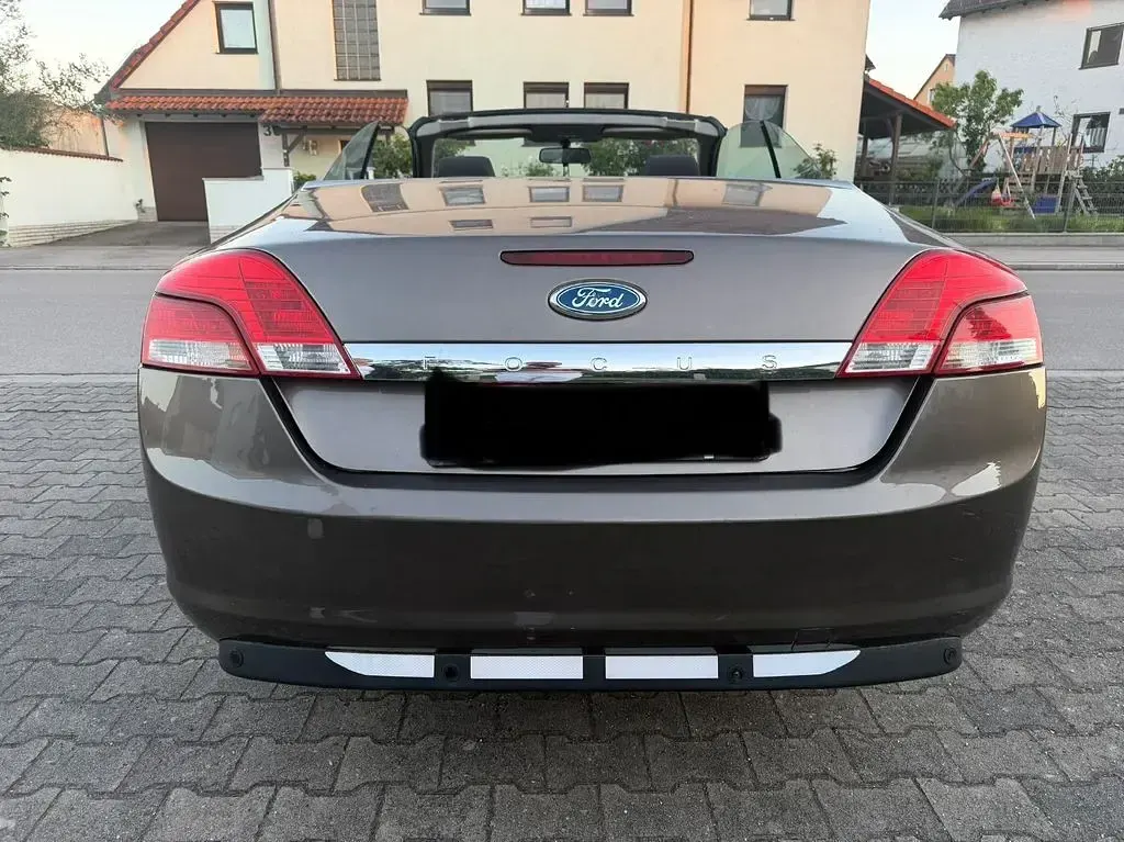 Gebraucht Ford Focus Cabriolet Titanium 145 PS (106 kW) 2009 Braun Cabrio