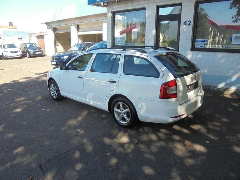 Gebraucht Skoda Octavia Active 105 PS (77 kW) 2012 Weiß Kombi