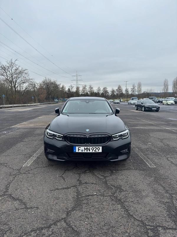 Gebraucht BMW 320 190 PS (139 kW) 2019 Schwarz Limousine