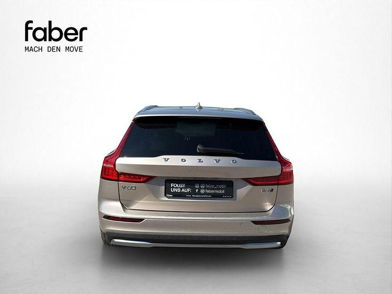 Gebraucht Volvo V60 CC Plus 197 PS (144 kW) 2023 Beige Kombi