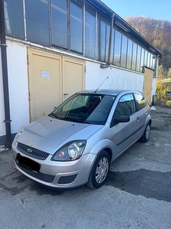 Silber Gebraucht 2007 Ford Fiesta Kleinwagen | 1.800 € - Bild 1/1