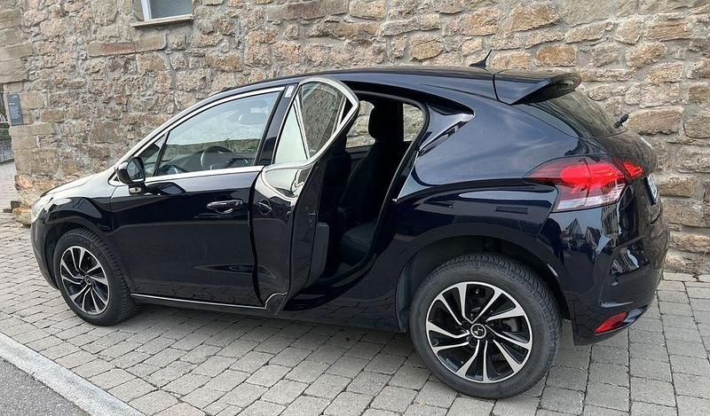 Gebraucht Citroën DS4 So Chic 131 PS (96 kW) 2015 Schwarz Kleinwagen