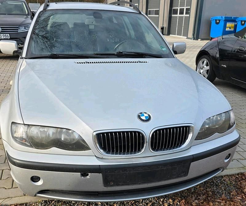 Silber Gebraucht 2003 BMW 320 Kombi | 1.350 € (Superpreis) - Bild 1/4