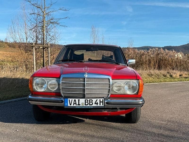 Rot Gebraucht 1979 Mercedes 200 Limousine | 9.900 € - Bild 1/4
