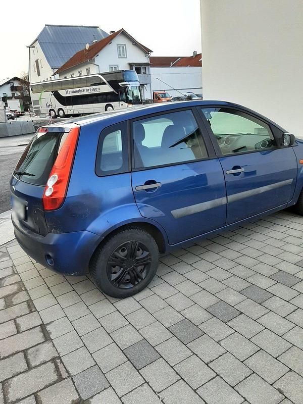 Gebraucht Ford Fiesta 80 PS (58 kW) 2007 Blau Kleinwagen