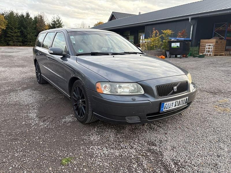 Grau Gebraucht 2007 Volvo V70 Momentum Kombi | 2.750 € (Guter Preis) - Bild 1/4