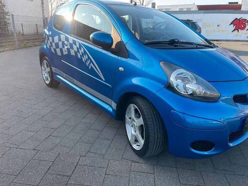 Gebraucht Toyota Aygo 68 PS (50 kW) 2010 Blau Kleinwagen