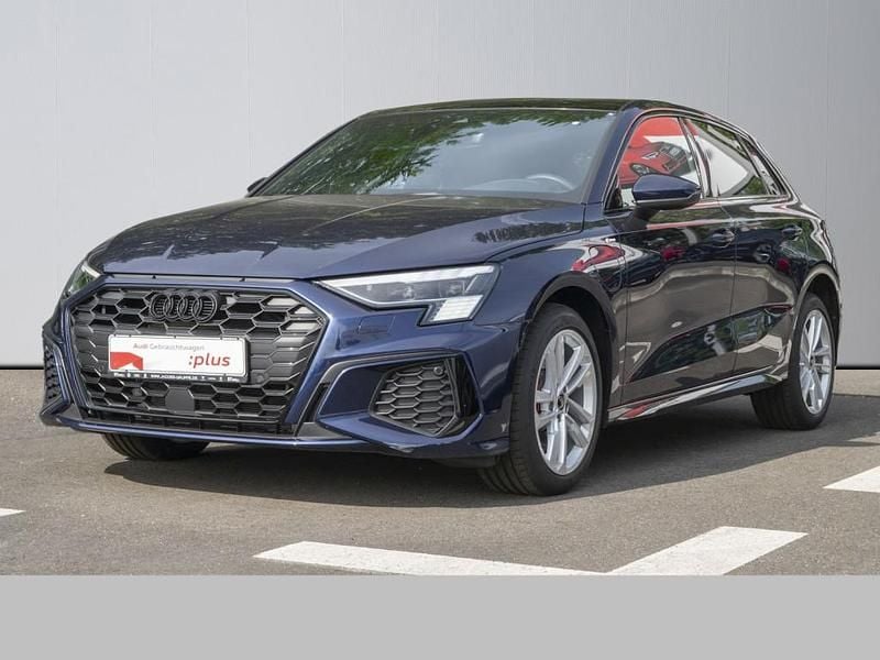 Blau Gebraucht 2024 Audi A3 Sportback e-tron S-Line Limousine | 43.430 € - Bild 1/4