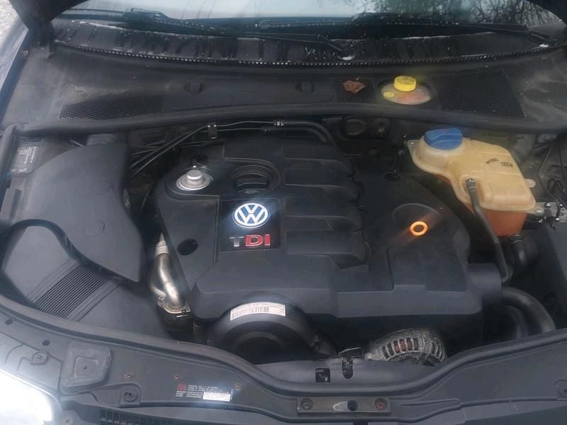 Second-hand VW Passat 131 CP (96 kW) 2001 Albastru Berlinǎ