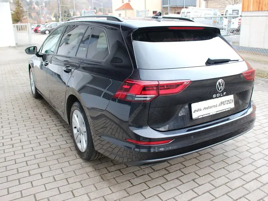 Gebraucht VW Golf VIII Life 150 PS (110 kW) 2022 Deep black Kombi
