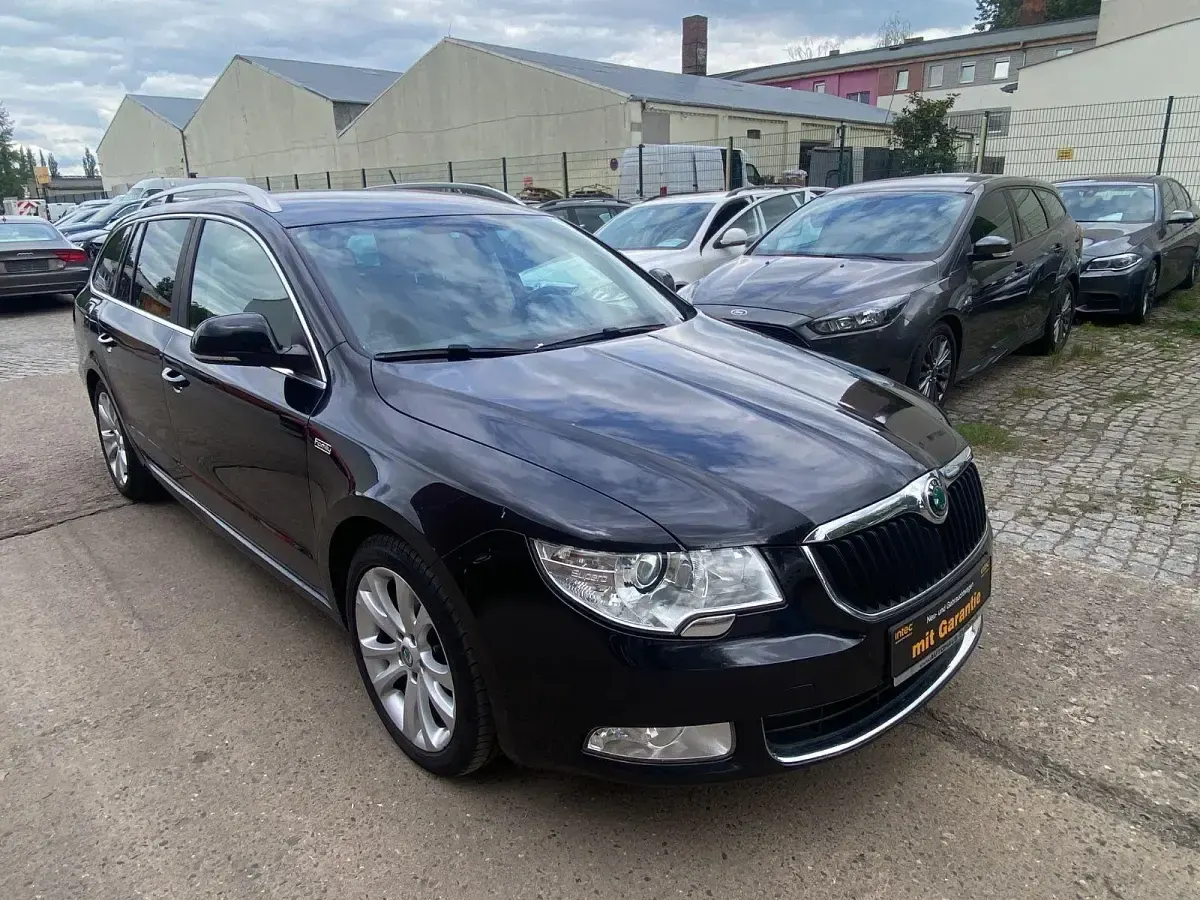 Gebraucht Skoda Superb Family 140 PS (102 kW) 2012 Schwarz Kombi