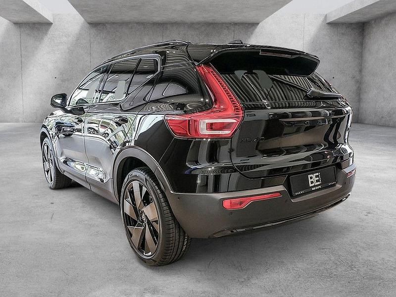 Neu Volvo XC40 Plus 163 PS (119 kW) 2025 Schwarz SUV