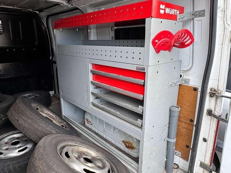 Gebraucht Ford Tourneo 101 PS (74 kW) 2012 Frostweiß Van / Kleinbus