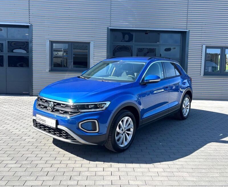 Blau Gebraucht 2024 VW T-Roc Life SUV | 25.700 € (Guter Preis) - Bild 1/4