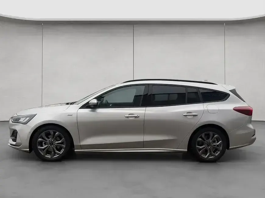 Gebraucht Ford Focus 116 PS (85 kW) 2024 Moondust silber metallic Kombi