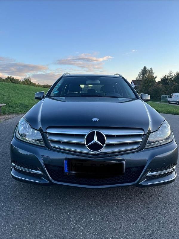Grau Gebraucht 2013 Mercedes C220 Avantgarde Edition Kombi | 11.300 € (Fairer Preis) - Bild 1/4