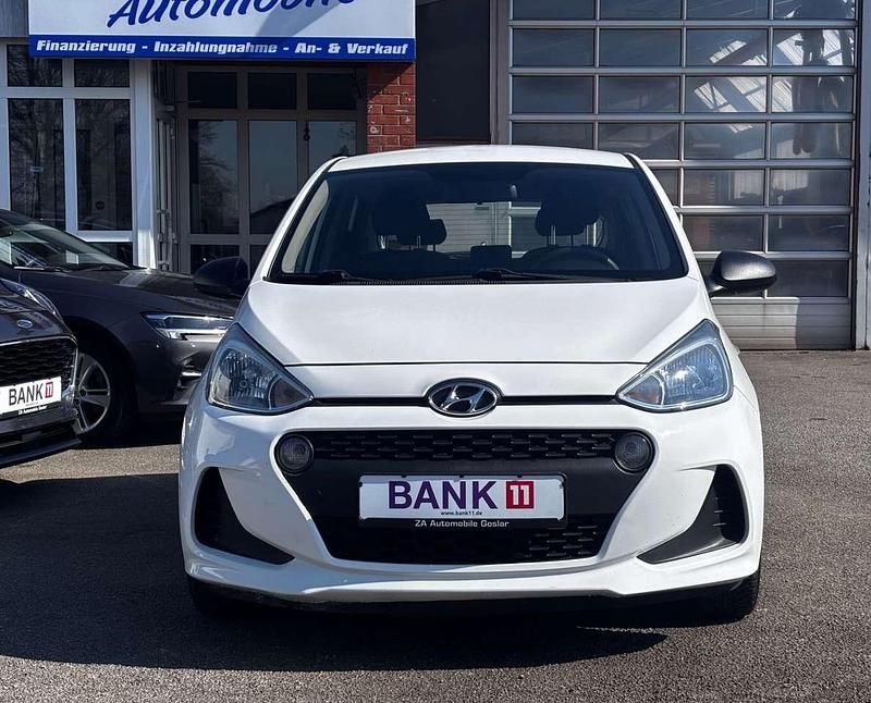 Gebraucht Hyundai i10 Select 67 PS (49 kW) 2019 Polar white Kleinwagen