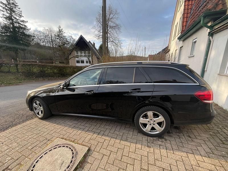 Gebraucht Mercedes E220 Edition 170 PS (125 kW) 2014 Schwarz Kombi