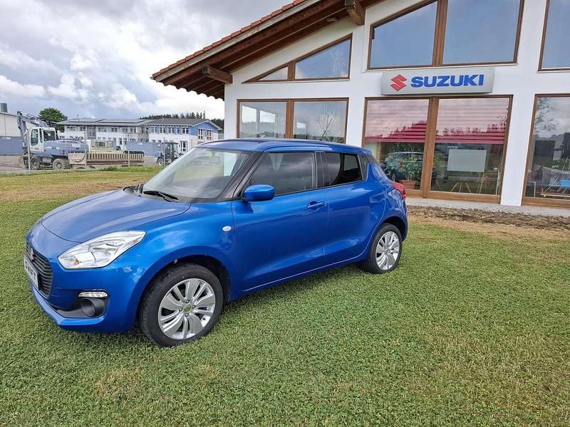 Speedy blue Gebraucht 2018 Suzuki Swift Comfort Limousine | 12.490 € (Fairer Preis) - Bild 1/4