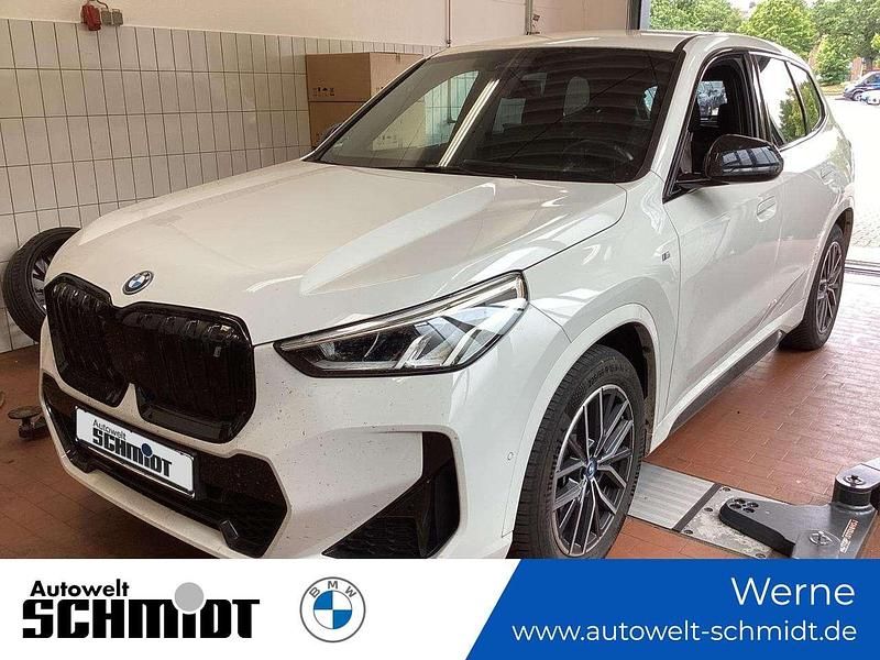 Alpinweiß Gebraucht 2023 BMW iX1 M Sport SUV | 43.690 € (Teuer) - Bild 1/2