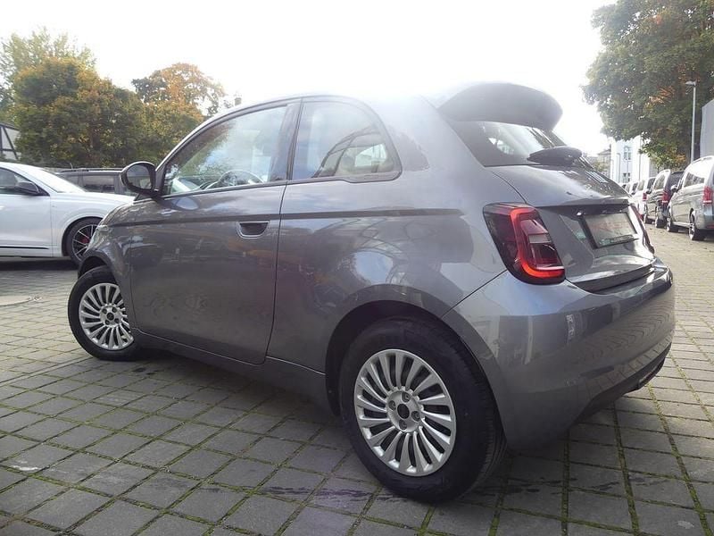 Gebraucht Fiat 500e Action 69 kW (95 PS) 2023 Grau Kleinwagen