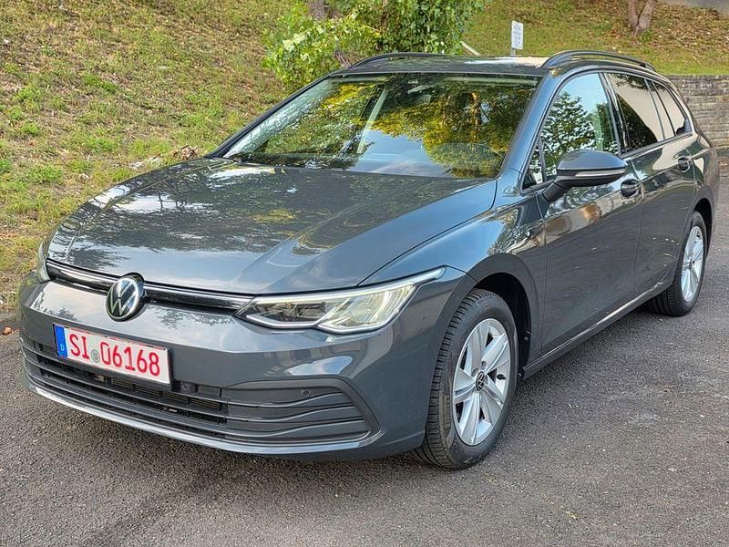Grau Gebraucht 2022 VW Golf VIII Life Kombi | 14.000 € (Guter Preis) - Bild 1/4