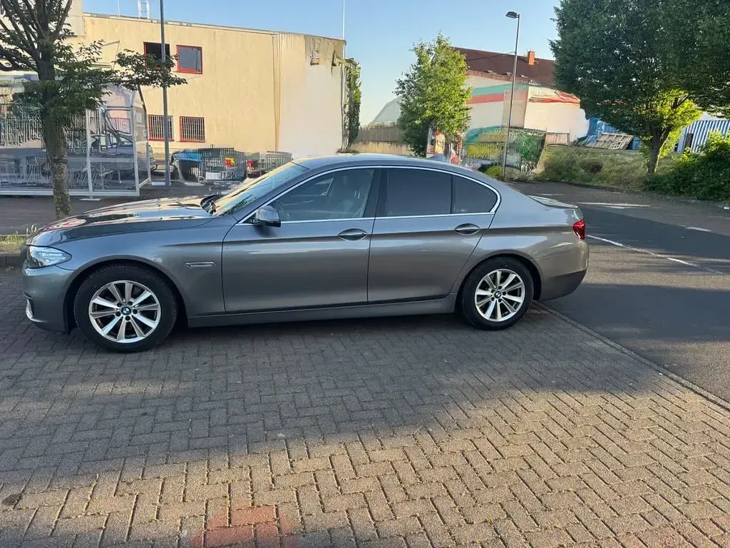 Gebraucht BMW 520 Luxury Line 190 PS (139 kW) 2015 Grau Limousine