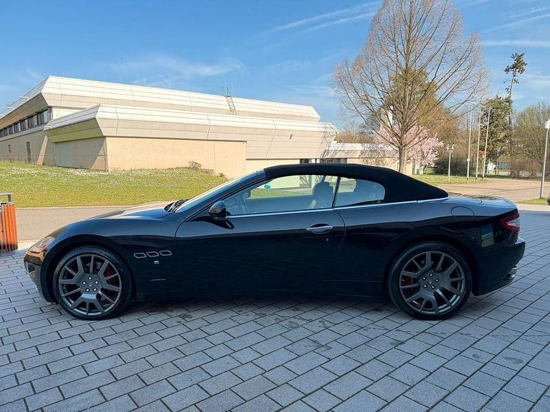 Gebraucht Maserati GranCabrio 439 PS (322 kW) 2010 Schwarz Cabrio