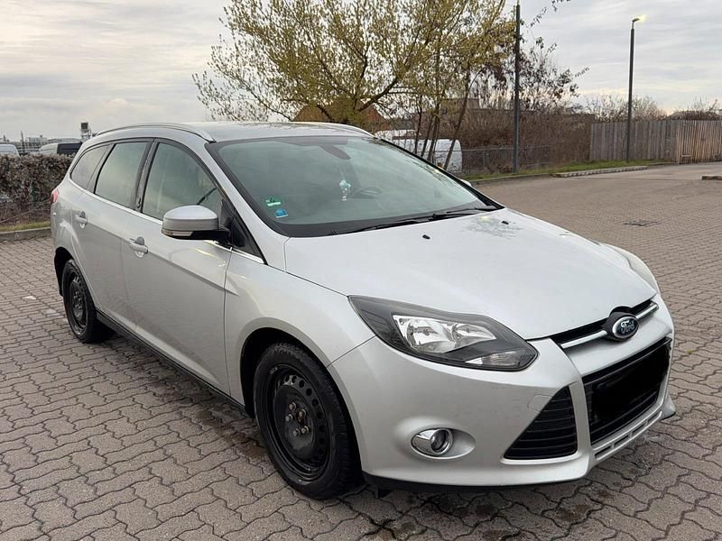 Gebraucht Ford Focus 116 PS (85 kW) 2012 Silber Kombi