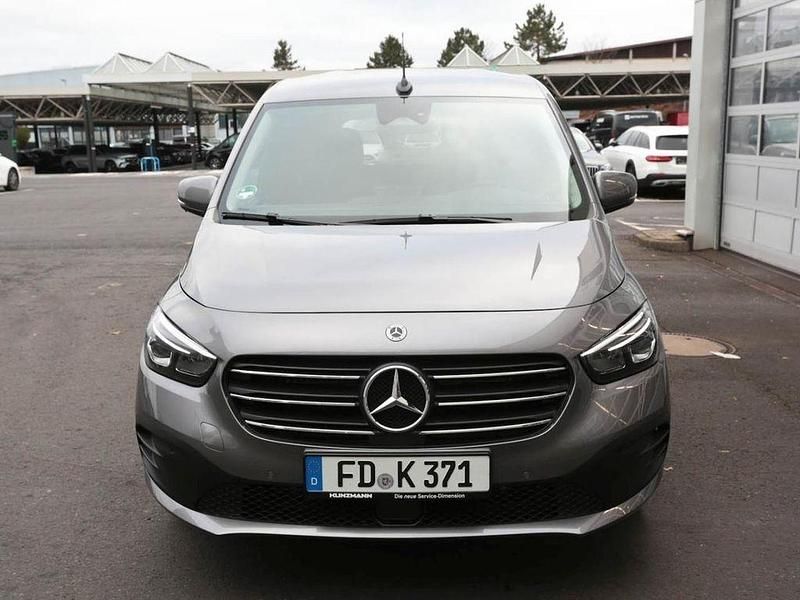 Gebraucht Mercedes T180 Progressive 116 PS (85 kW) 2025 Chromitgrau metallic Van / Kleinbus