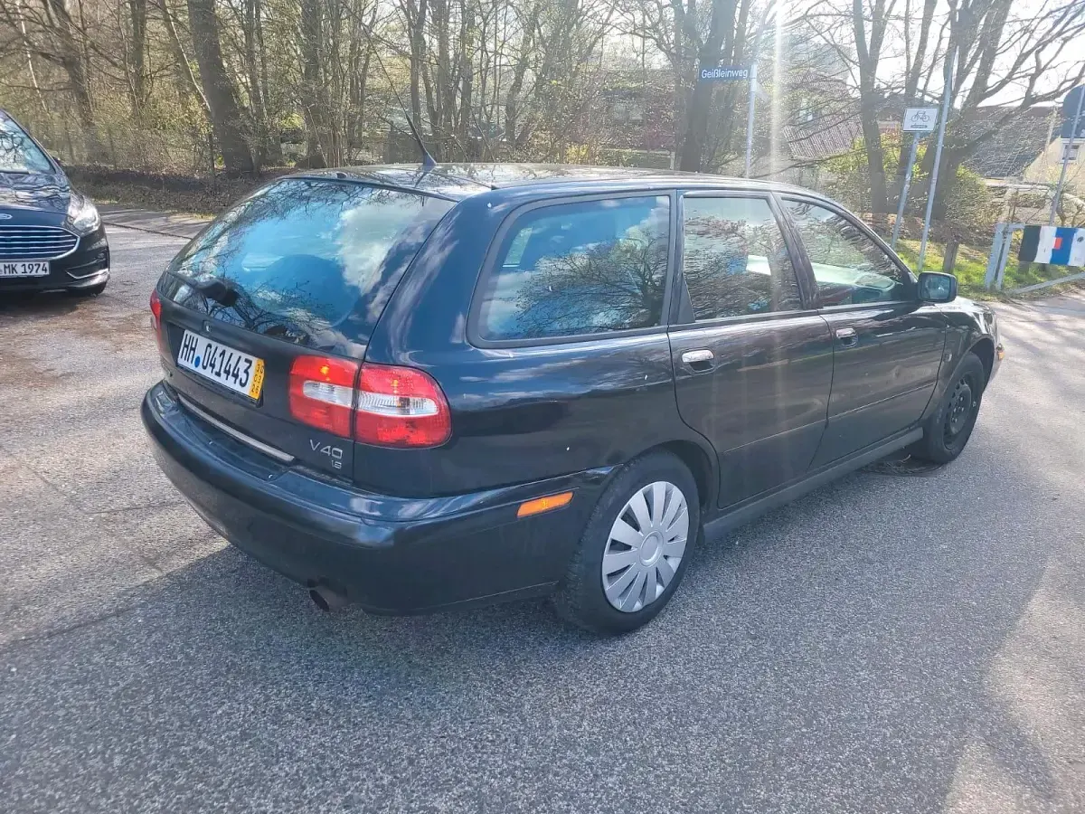 Gebraucht Volvo V40 122 PS (89 kW) 2003 Schwarz Kombi
