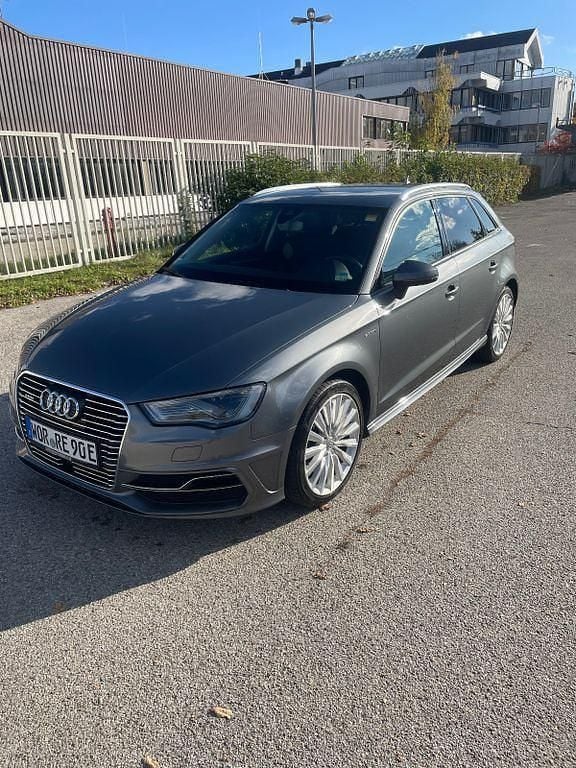 Gebraucht Audi e-tron Ambition 204 PS (150 kW) 2015 Grau SUV