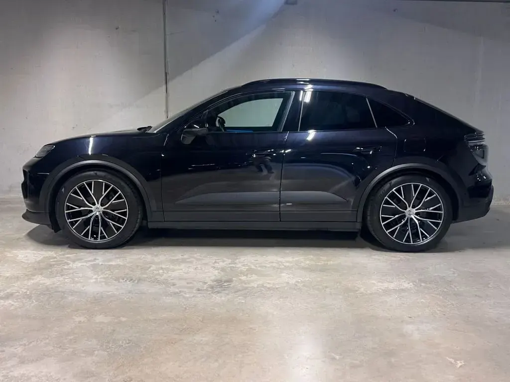 Gebraucht Porsche Macan 300 kW (408 PS) 2024 Tiefschwarzmetallic SUV