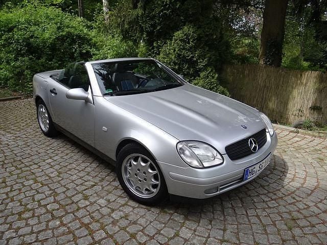 Gebraucht Mercedes SLK230 193 PS (141 kW) 1997 Silber metallic Cabrio