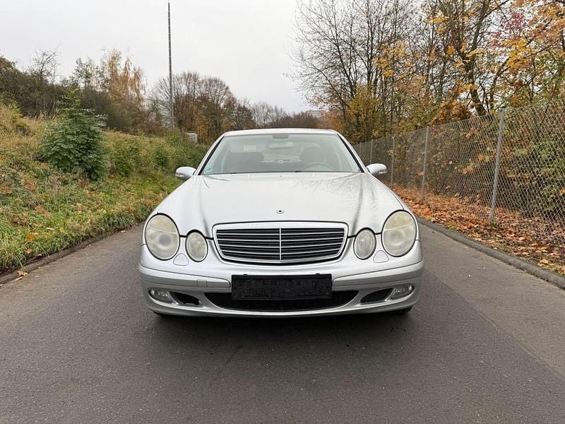 Gebraucht Mercedes E280 190 PS (139 kW) 2006 Silber Limousine