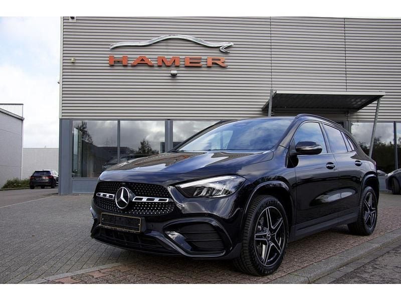 Schwarz Gebraucht 2023 Mercedes GLA250 AMG line SUV | 34.900 € (Guter Preis) - Bild 1/4