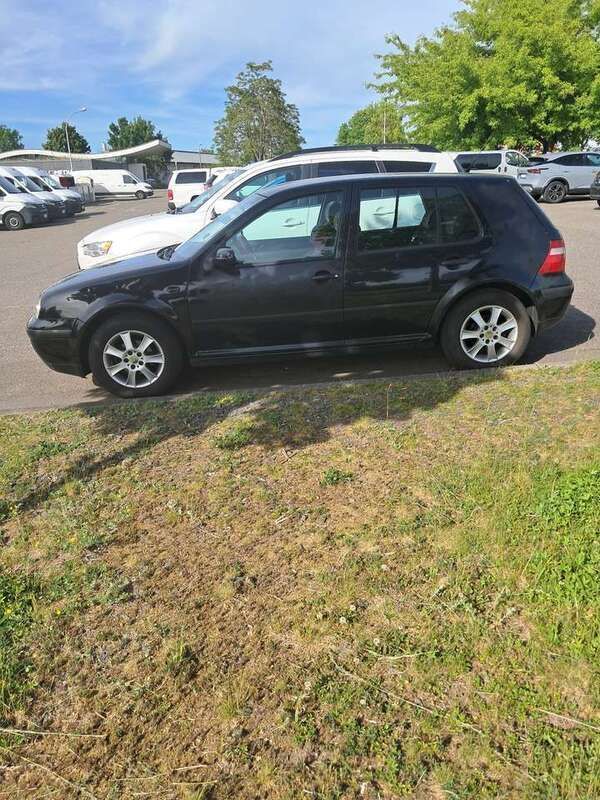 Schwarz Gebraucht 2002 VW Golf IV Limousine | 1.000 € (Guter Preis) - Bild 1/4
