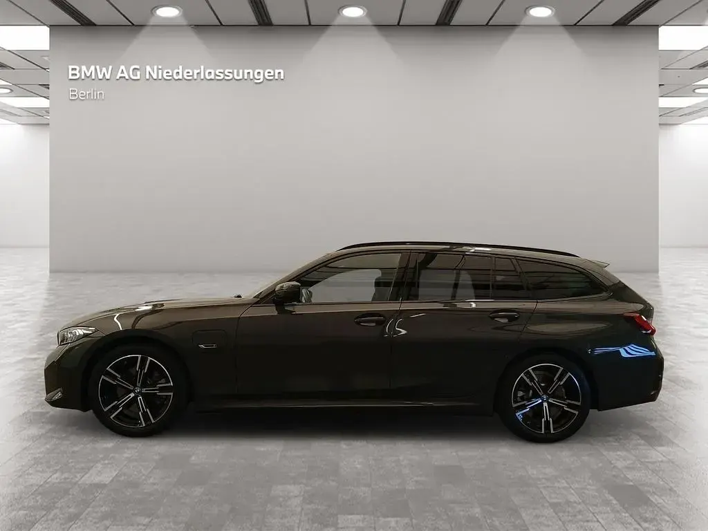 Gebraucht BMW 330e M Sport 292 PS (214 kW) 2023 Grau Kombi