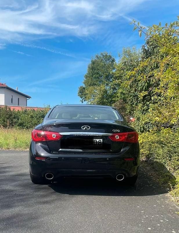 Schwarz Gebraucht 2016 Infiniti Q50 Premium Limousine | 14.699 € (Fairer Preis) - Bild 1/4
