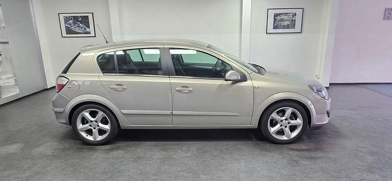 Grau Gebraucht 2006 Opel Astra Cosmo Limousine | 3.700 € (Etwas zu teuer) - Bild 1/4