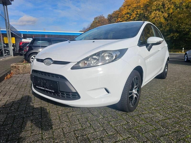 Weiß Gebraucht 2010 Ford Fiesta Trend Kleinwagen | 4.750 € (Fairer Preis) - Bild 1/4