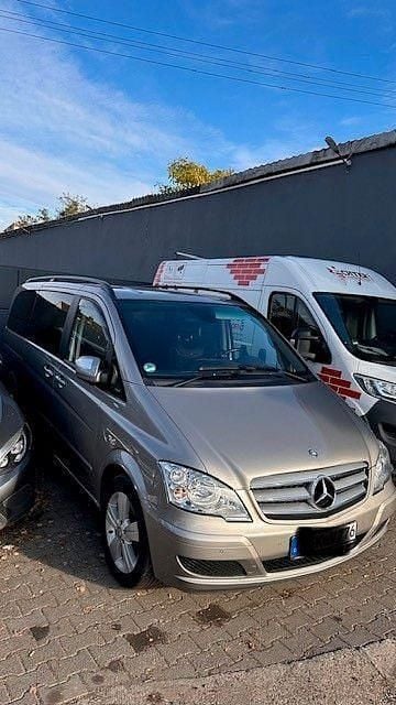 Beige Gebraucht 2011 Mercedes Viano Edition Van / Kleinbus | 13.850 € (Fairer Preis) - Bild 1/4