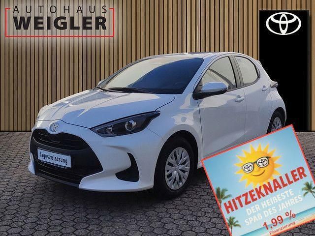 Weiß Neu 2025 Toyota Yaris Hybrid Comfort Limousine | 23.940 € (Guter Preis) - Bild 1/4