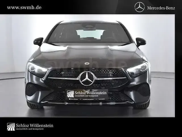 Gebraucht Mercedes A200 Progressive 163 PS (119 kW) 2026 Schwarz Limousine