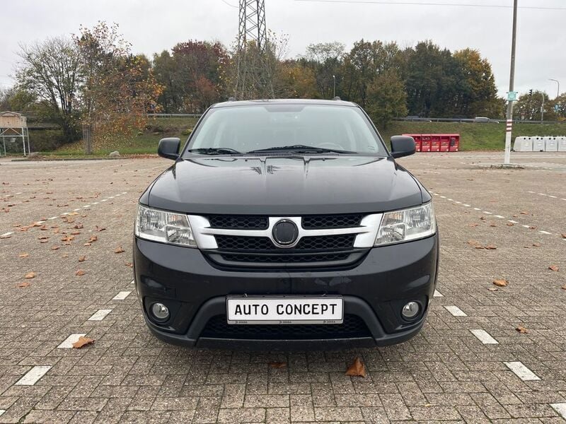 Gebraucht Fiat Freemont Urban 140 PS (102 kW) 2011 Schwarz SUV