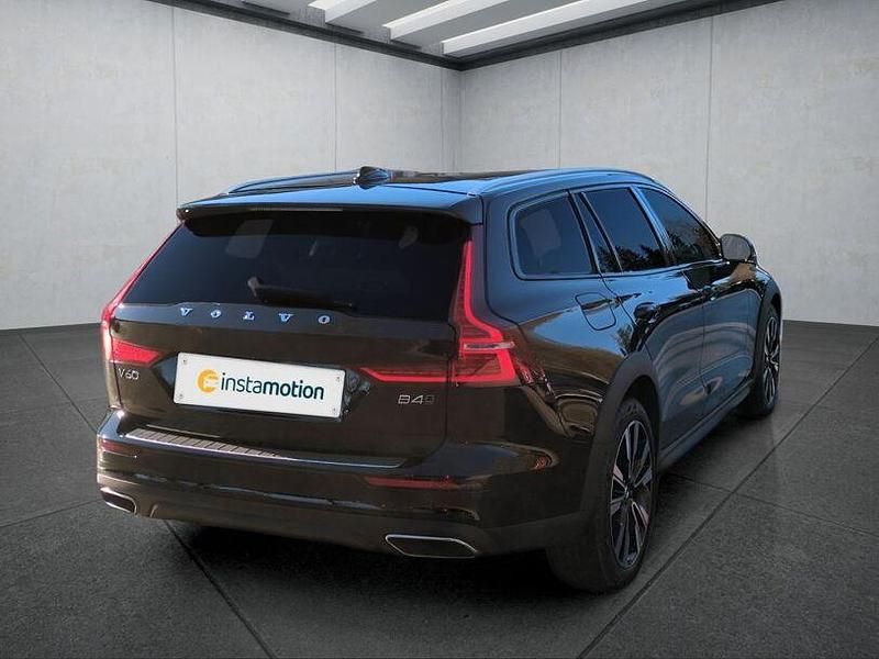 Gebraucht Volvo V60 CC 197 PS (144 kW) 2021 Schwarz Kombi