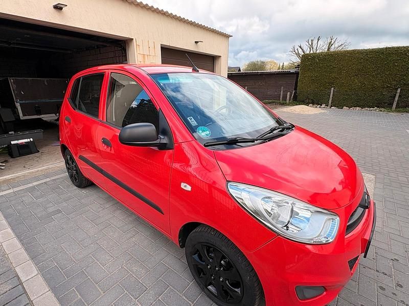 Gebraucht Hyundai i10 69 PS (50 kW) 2013 Rot Kleinwagen