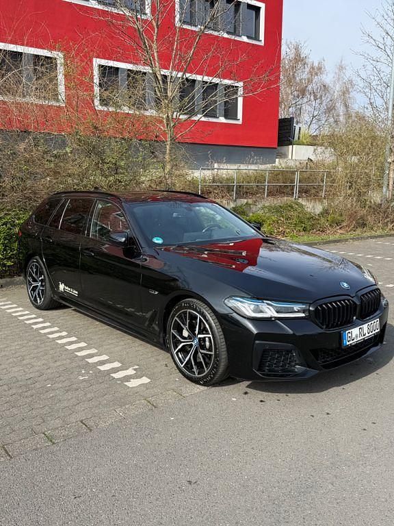 Gebraucht BMW 530e Performance 292 PS (214 kW) 2024 Schwarz Limousine