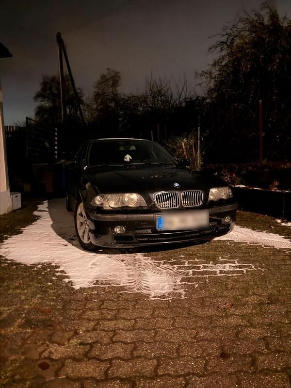 Gebraucht BMW 320 136 PS (100 kW) 2000 Schwarz Limousine